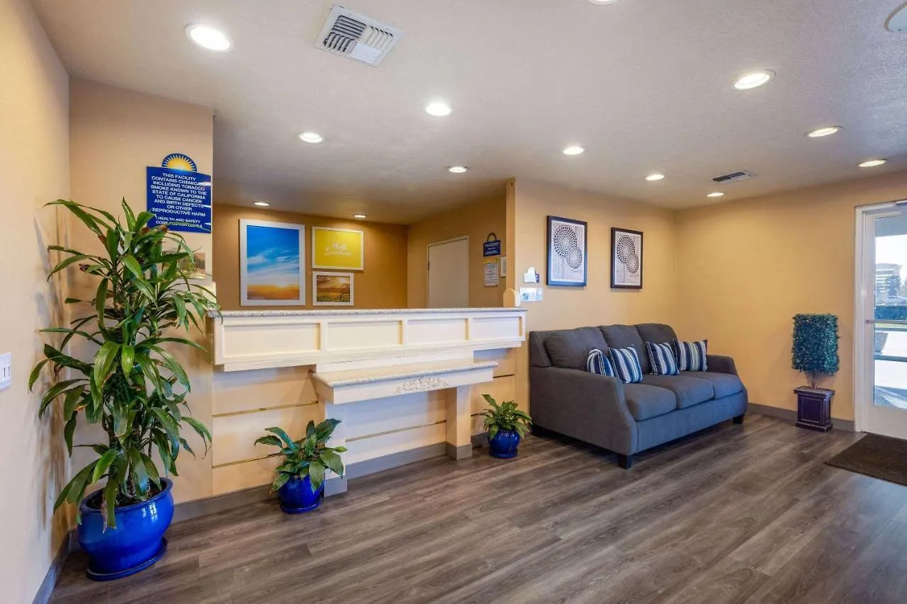Days Inn By Wyndham Lathrop