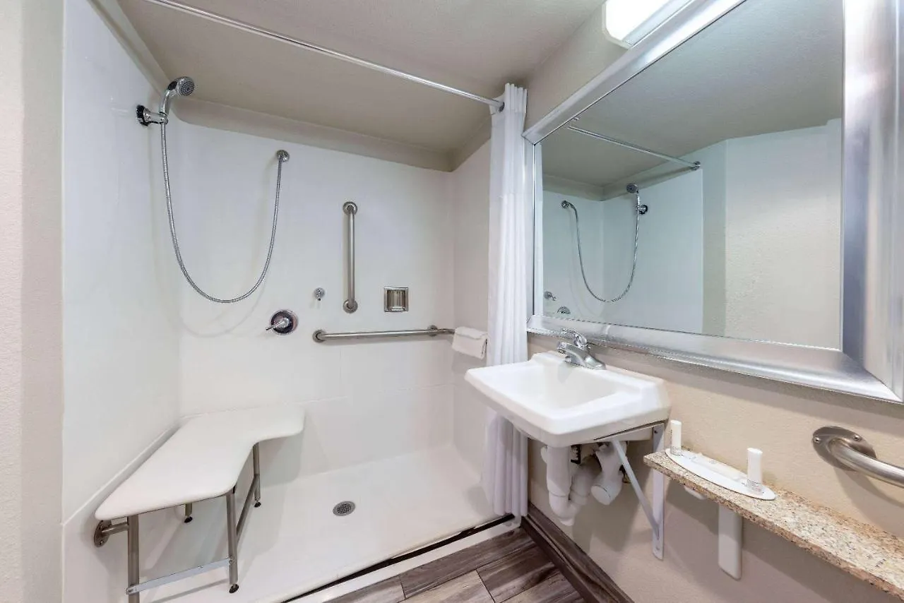 Days Inn By Wyndham Lathrop 3*,  USA