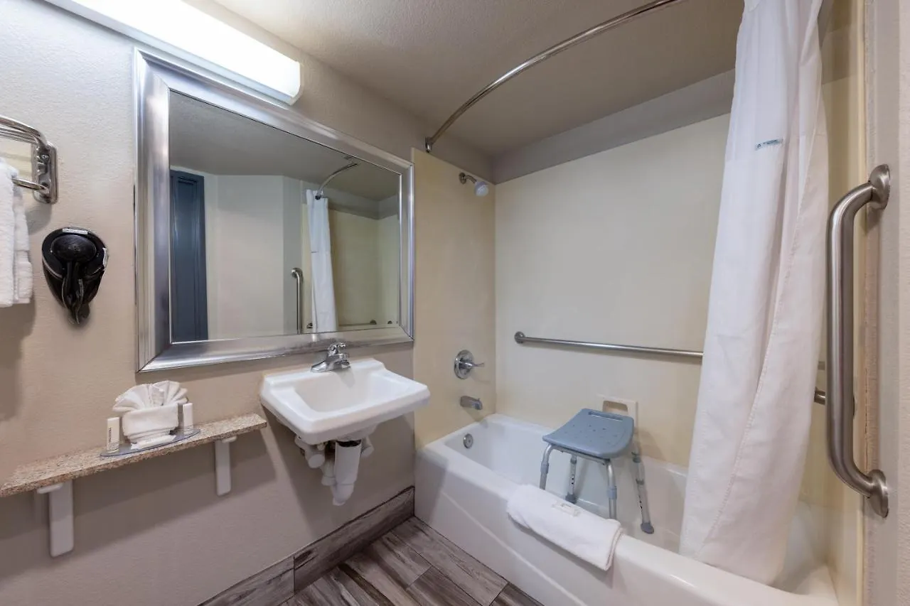 Days Inn By Wyndham Lathrop Hotell