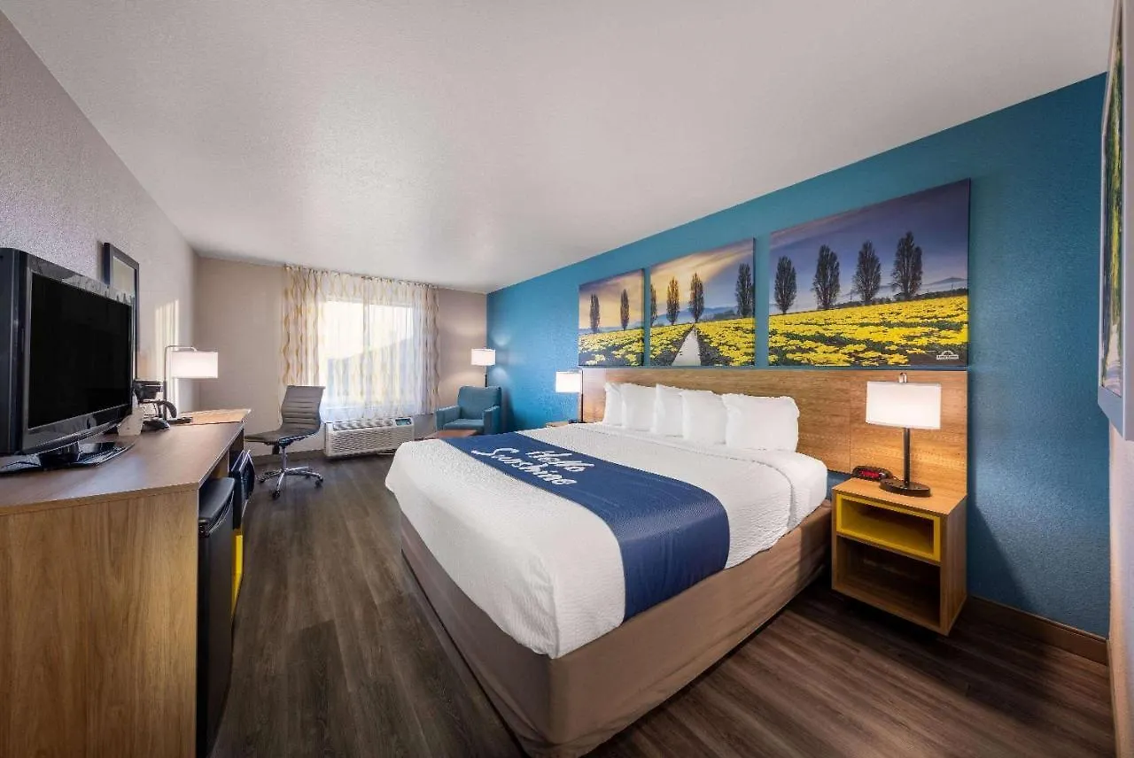 Days Inn By Wyndham Lathrop 3*,  USA