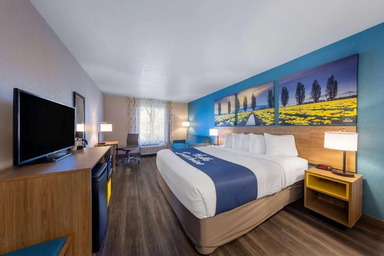 Days Inn By Wyndham Lathrop Hotell