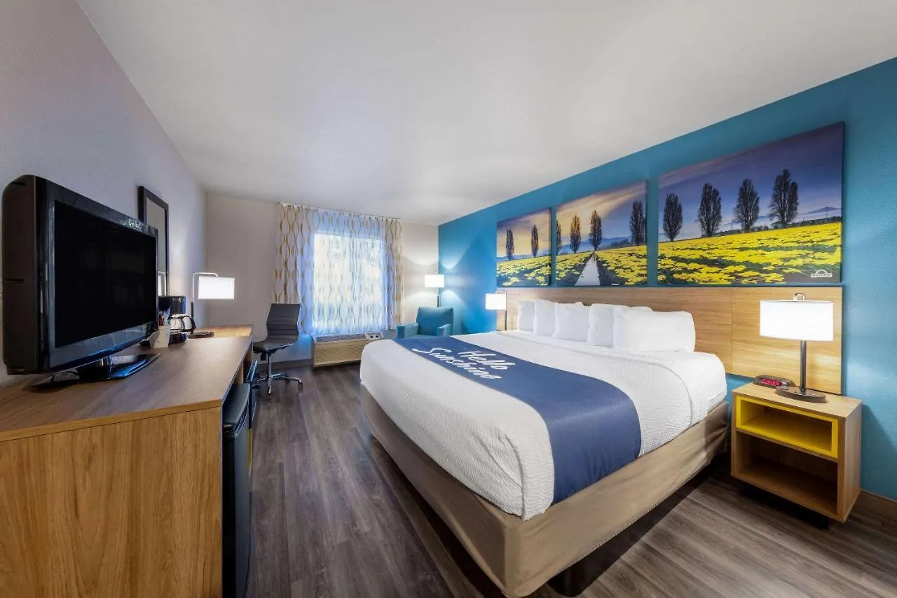 Days Inn By Wyndham Lathrop
