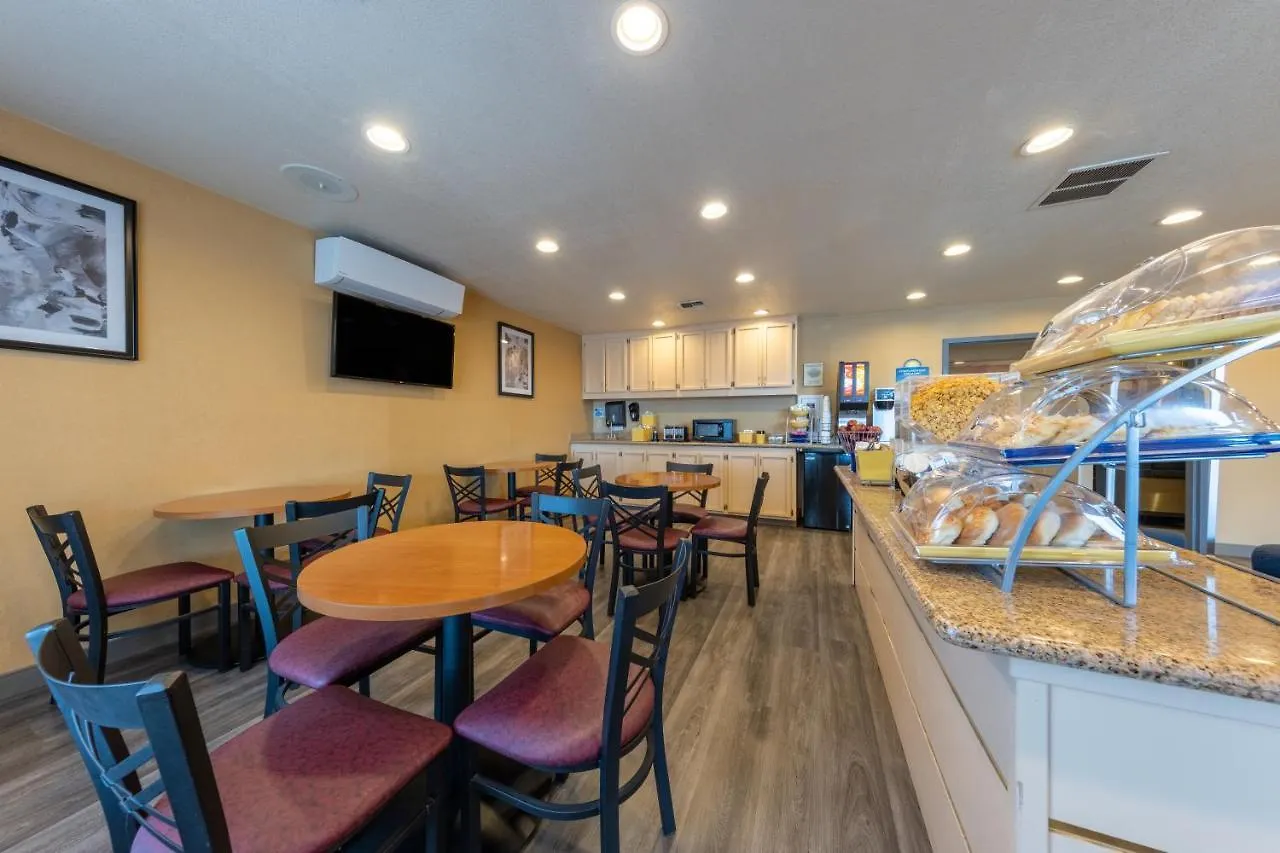 Days Inn By Wyndham Lathrop 3*,  USA